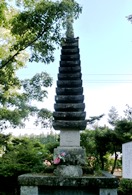 武田信玄の灰塚供養塔(長岳寺)