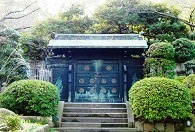 増上寺安国殿裏の徳川家墓所
