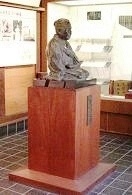 瓜生岩子記念館(蔵の里)の坐像