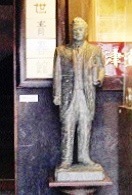 野口英世青春館の銅像